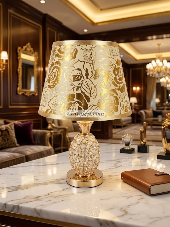 Crystal Table Lamp with Gold Decorative Base IQ128
