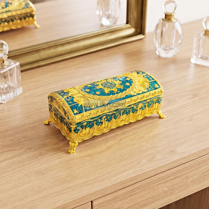 7.8 Inch Exclusive Metal Jewellery Box RY36866
