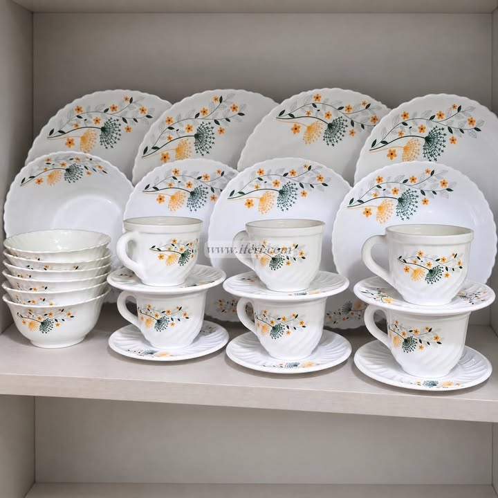 32 Pcs Pyrex Dinner Set CGA0548