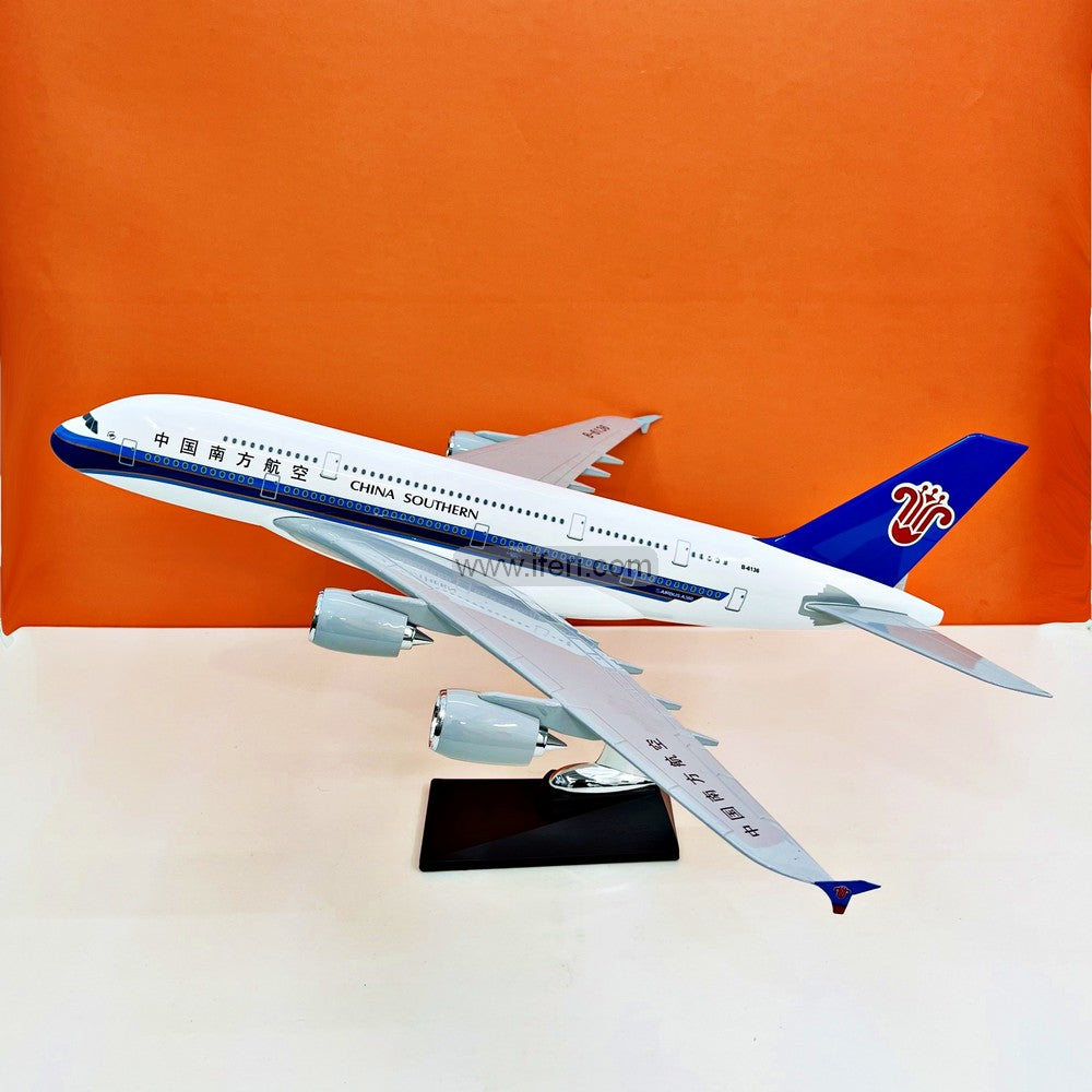 17.5 Inch Die Cast Resin China Southern Airplane Model Toy Showpiece with Base RY2888
