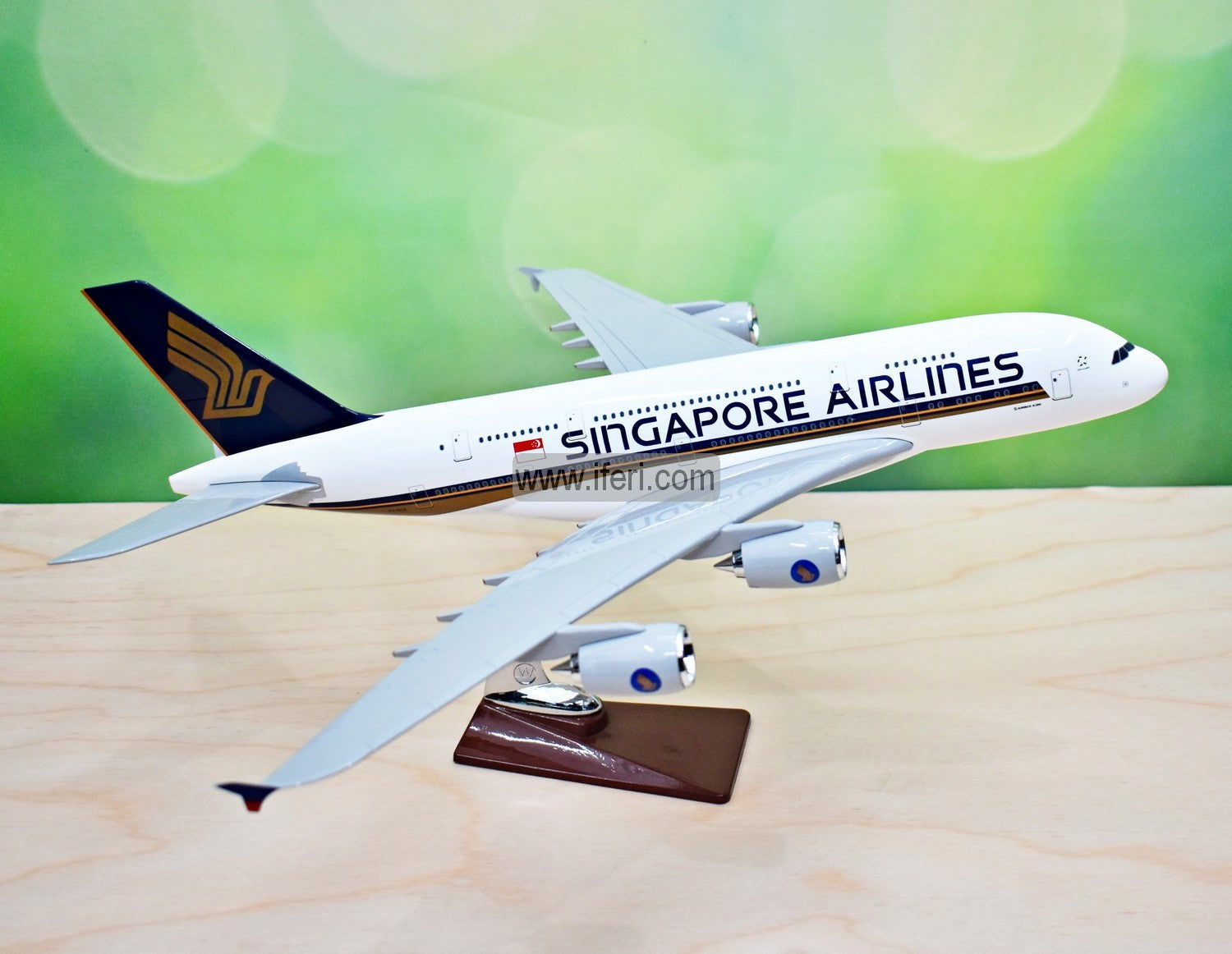 17.5 Inch Die Cast Resin Singapore Airlines Airplane Model Toy Showpiece with Base RY2215